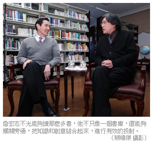 詹宏志不光能夠讀那麼多書，他不只像一個書庫，還能夠觸類旁通，把知識和創意結合起來，進行有效的投射。（蔡順傑 攝影） 